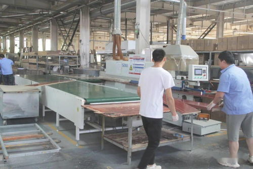 林潤門業(yè) 以尖端設(shè)備與精湛技術(shù)，打造卓越產(chǎn)品，引領(lǐng)市場競爭力